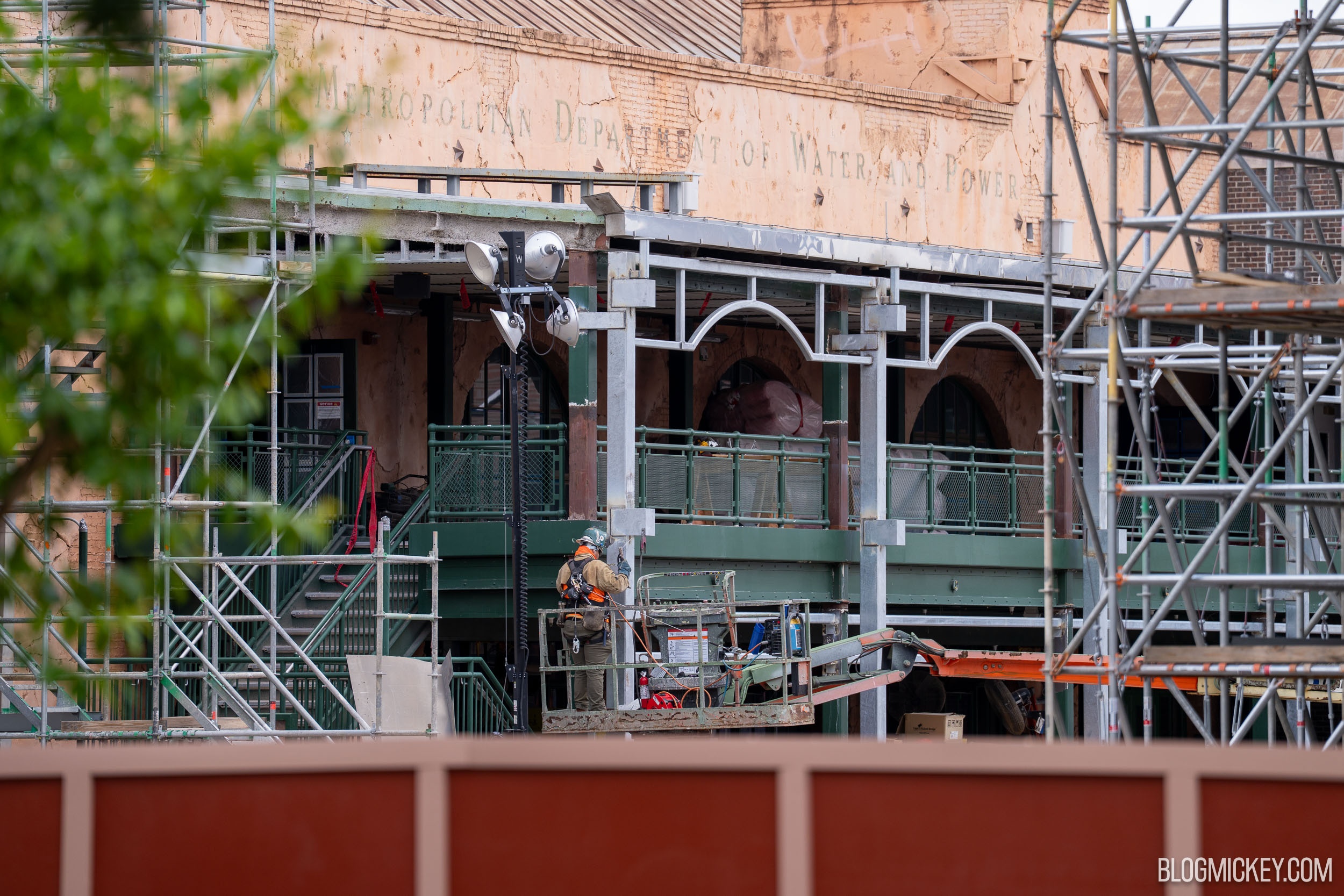 New Exterior Theming Installed at Former PizzeRizzo Restaurant for